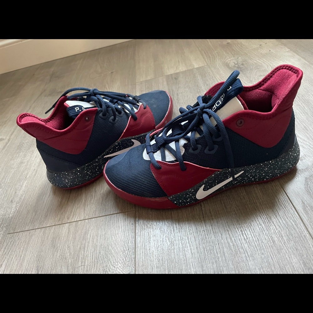 Paul George 3 size 6.5 in men’s or women’s 8.5.